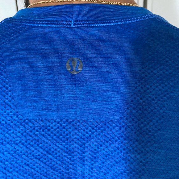 Lulu lemon t shirt - Picture 4 of 4